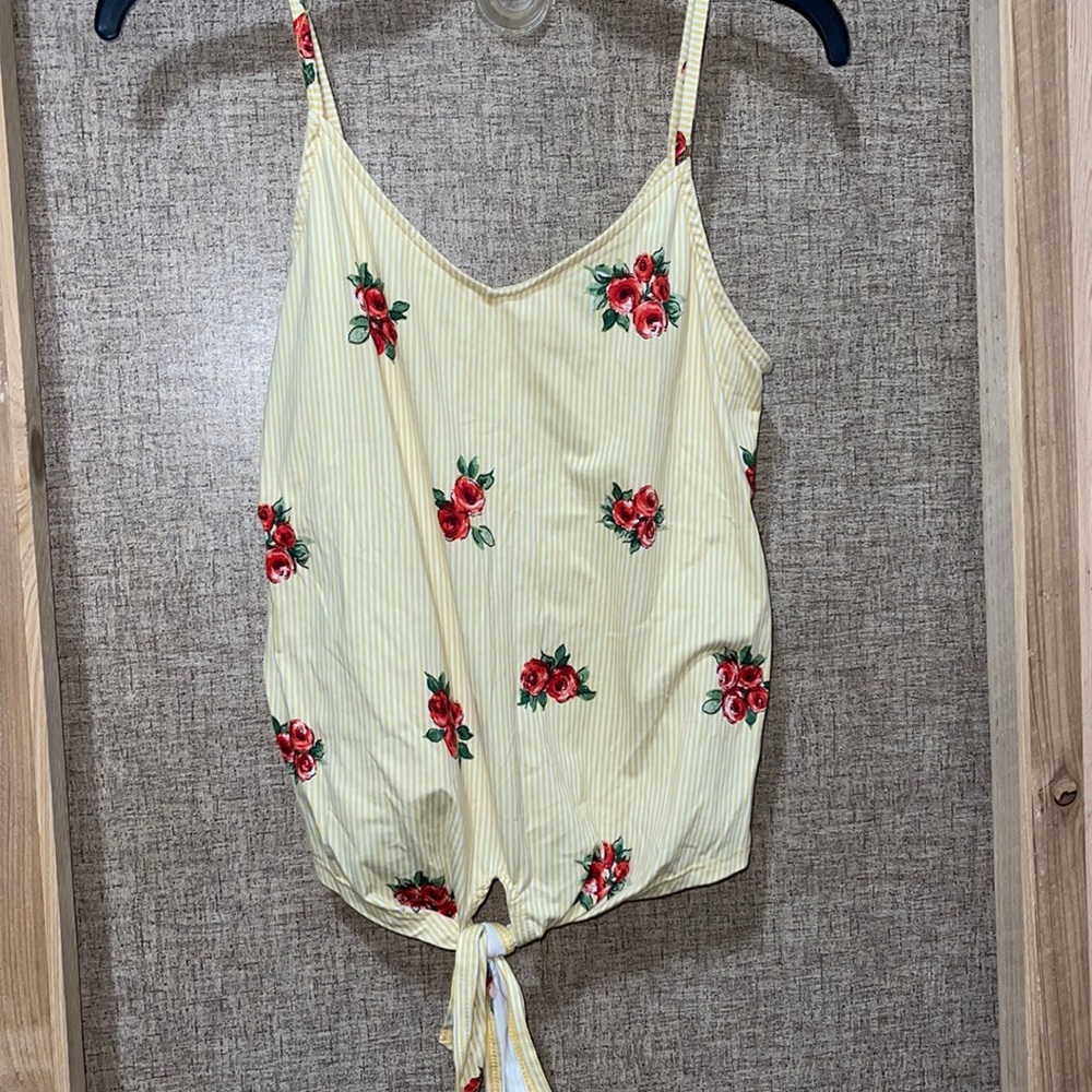Hello tank top with roses Polly and Esther size medium